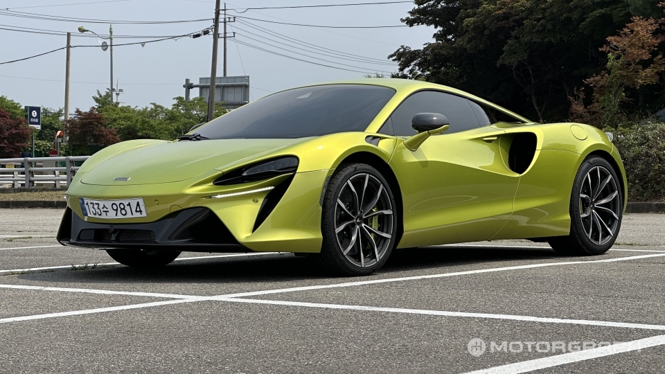 슈퍼카의 똑똑한 생존법 맥라렌 아투라