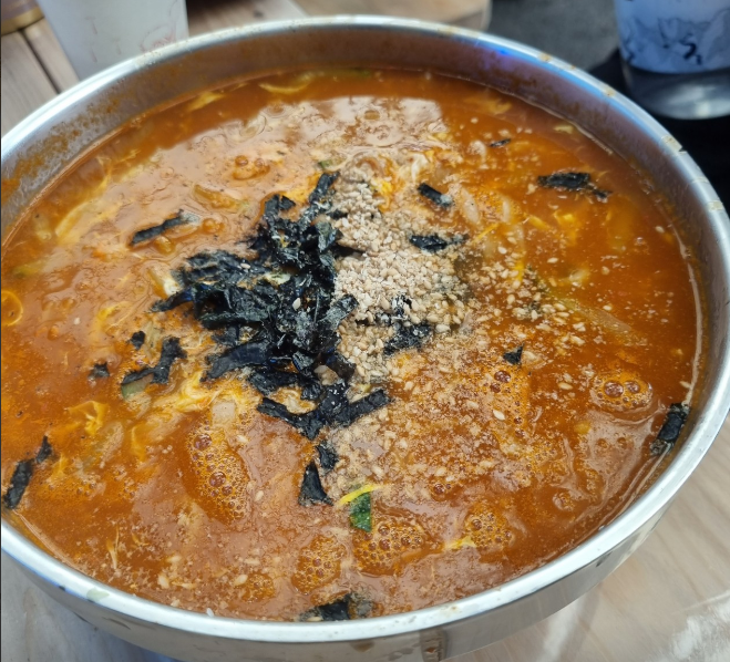 동네한바퀴 호떡 홍합 장칼국수 강원도 동해