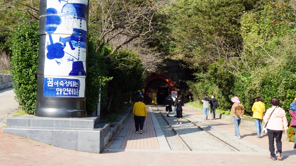 img.jpg?credential=yqXZFxpELC7KVnFOS48yl