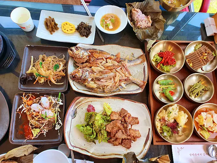 생생정보 참외 닭구이 연잎밥 보리굴비 한정식 맛집