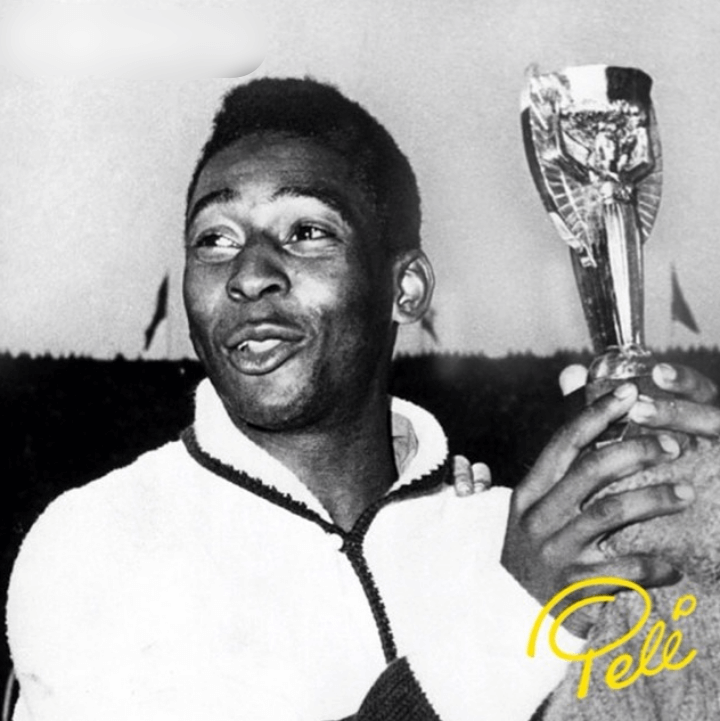 펠레가-줄리메컵을-든-사진-흑백사진