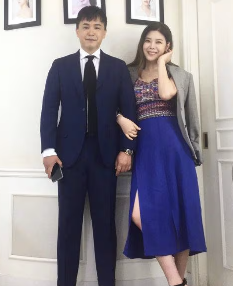 가수 린 이수와 함께한 모습