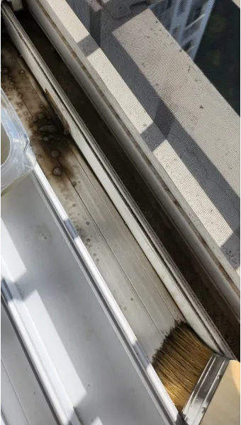 창틀 먼지 진공청소기 솔브러시와 물티슈로 닦는 순서_24