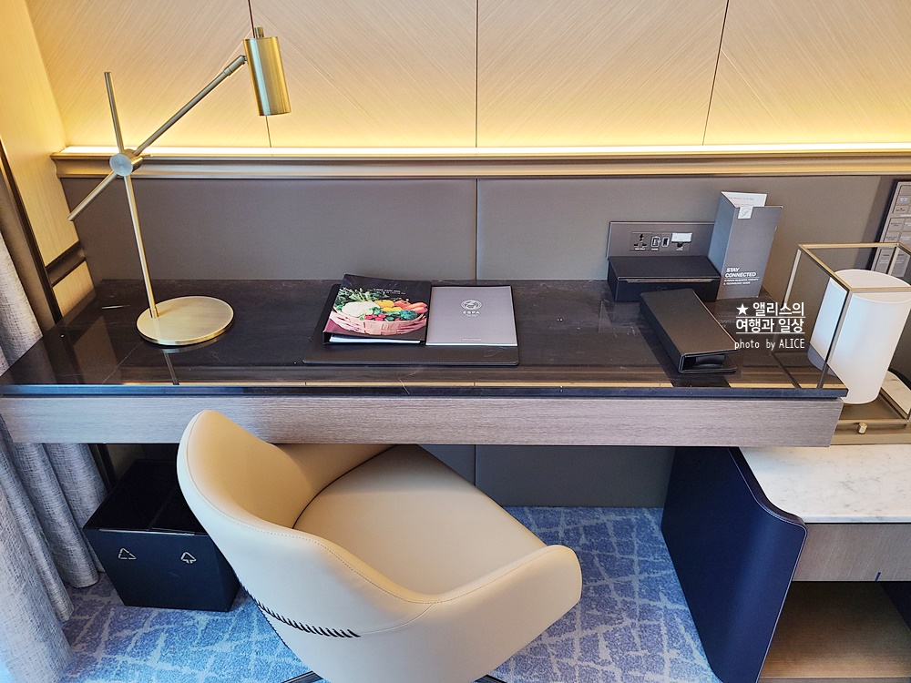 페어몬트 앰배서더 서울, 페어몬트룸 (킹사이즈 베드) 후기