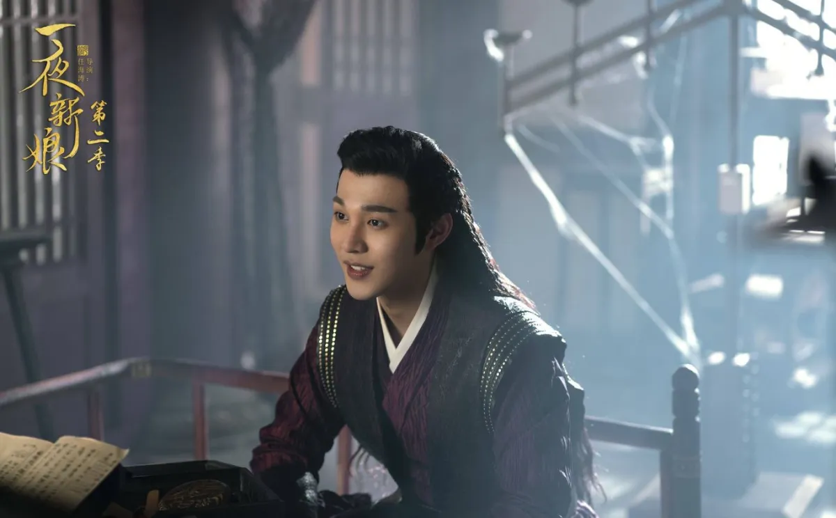 해적-일상복-입고-앉아있는-원호-진상성