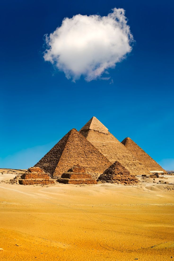 기하학의 경이로움: 기자 피라미드의 구조 분석