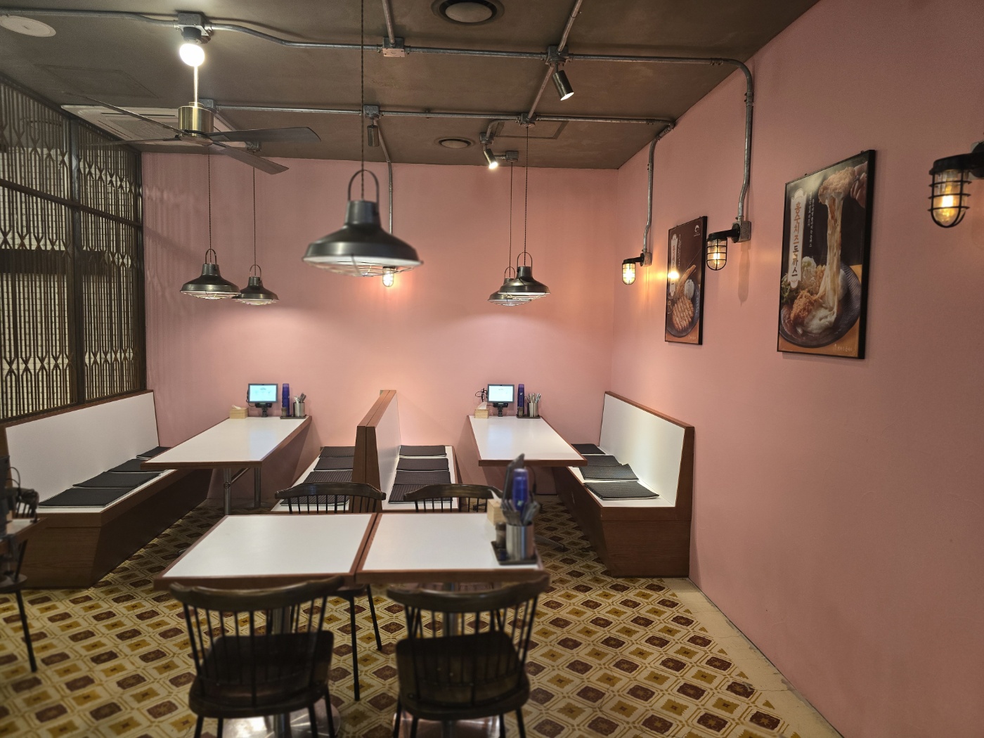 여의도 브라운돈까스 실내 사진2