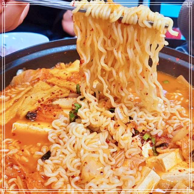 생방송투데이 시흥 배곧 단돈 3천원 돼지 고기 듬뿍 김치찌개 맛집