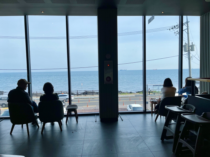 제주 서해안로DT점 스타벅스 2층 통창2