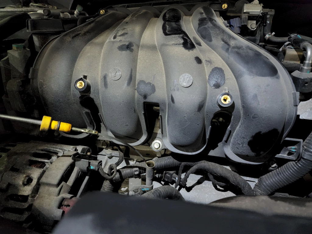 흡개 매니폴드 하단의 볼트는 총 5개