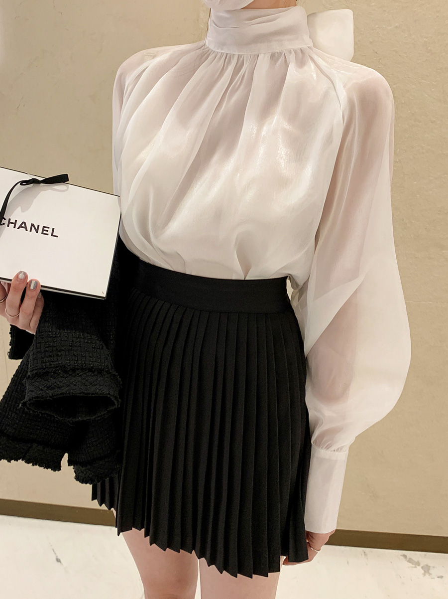 오간자 리본 블라우스 샤틴 시스루 뒷리본 하이넥 퍼프 셔링 -