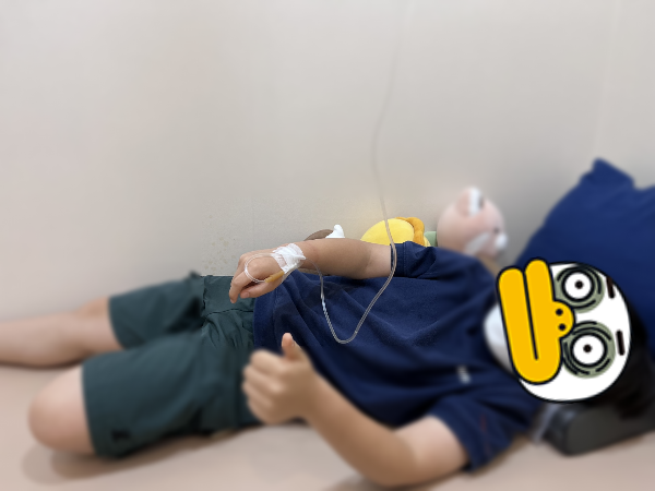 페라미플루 수액 맞는 어린이