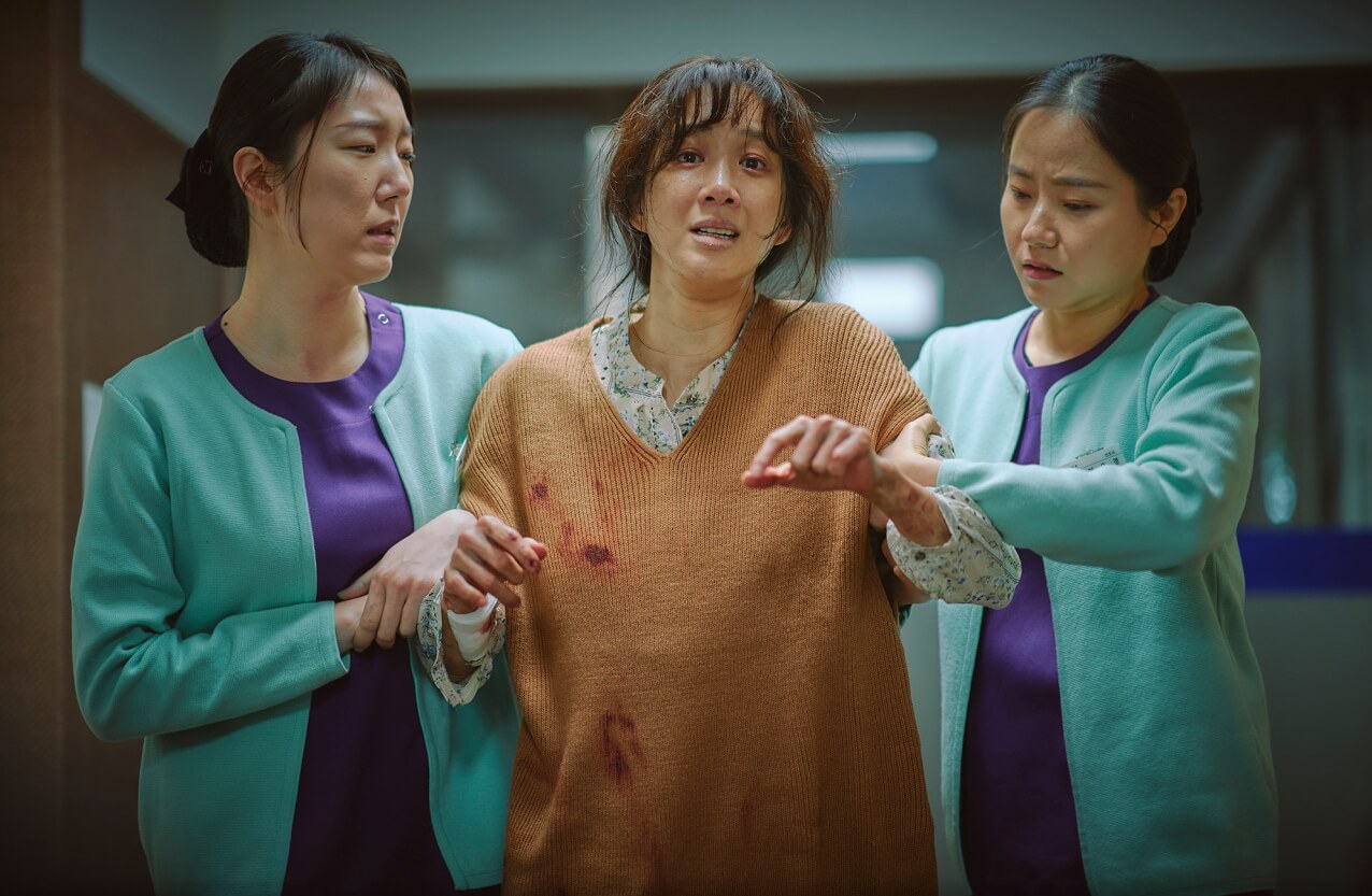 하얀 차를 탄 여자