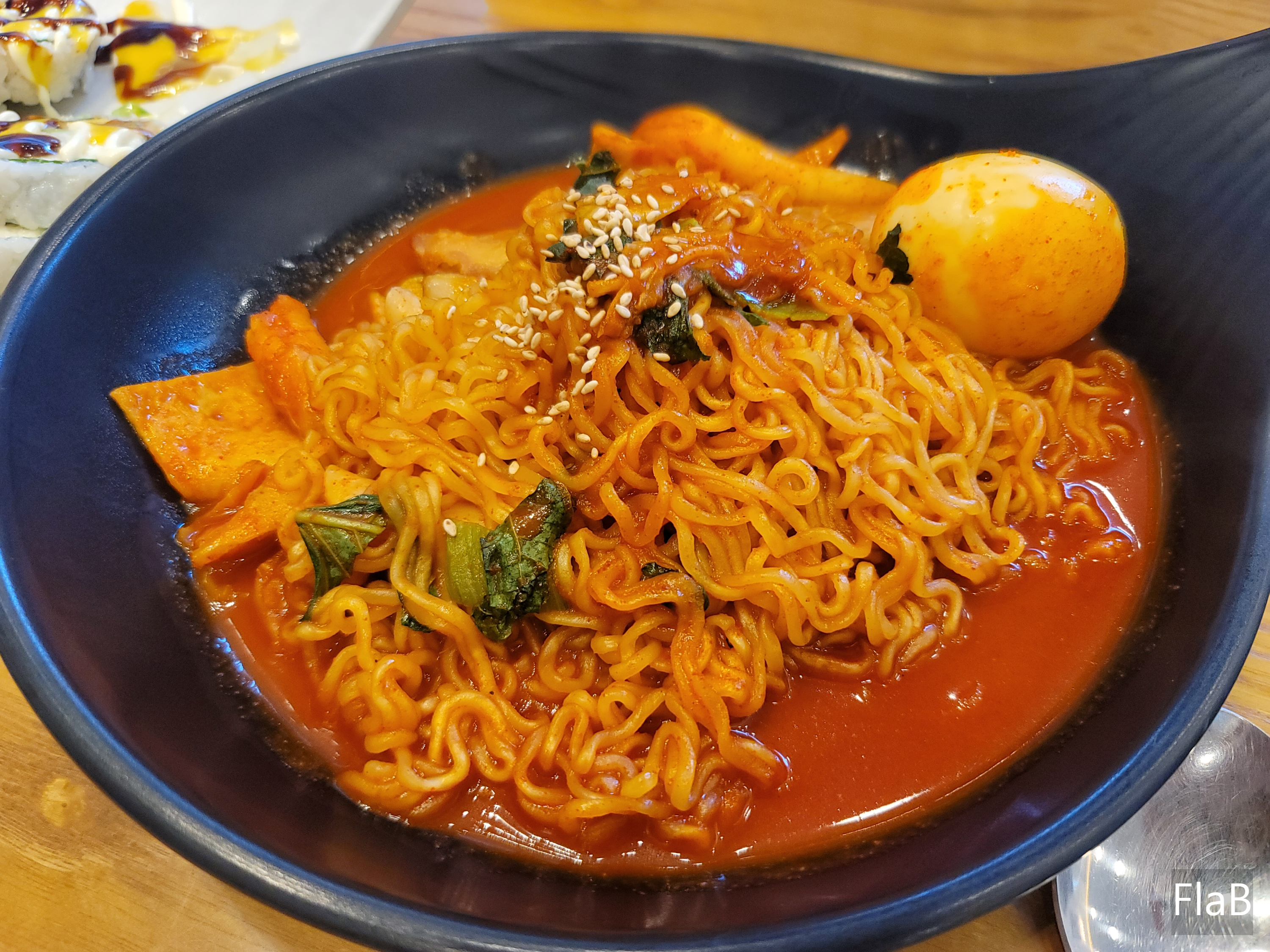김가네 돈까스롤 라볶이