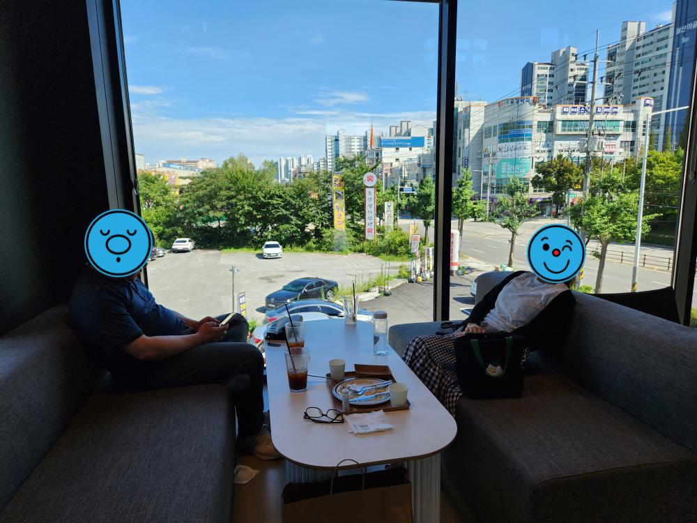 2층 창가 좌석