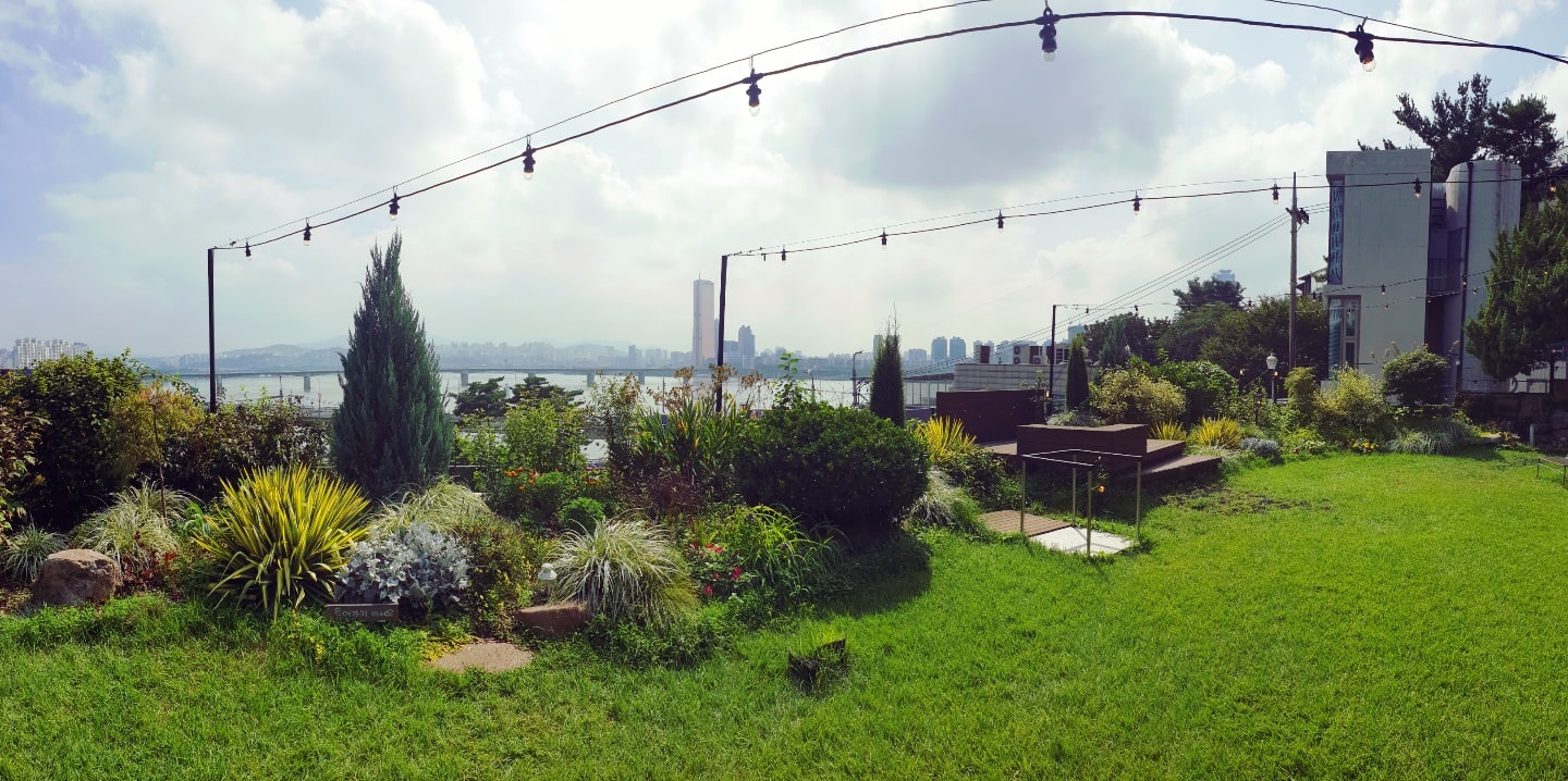 iou-레스토랑-정원-풍경