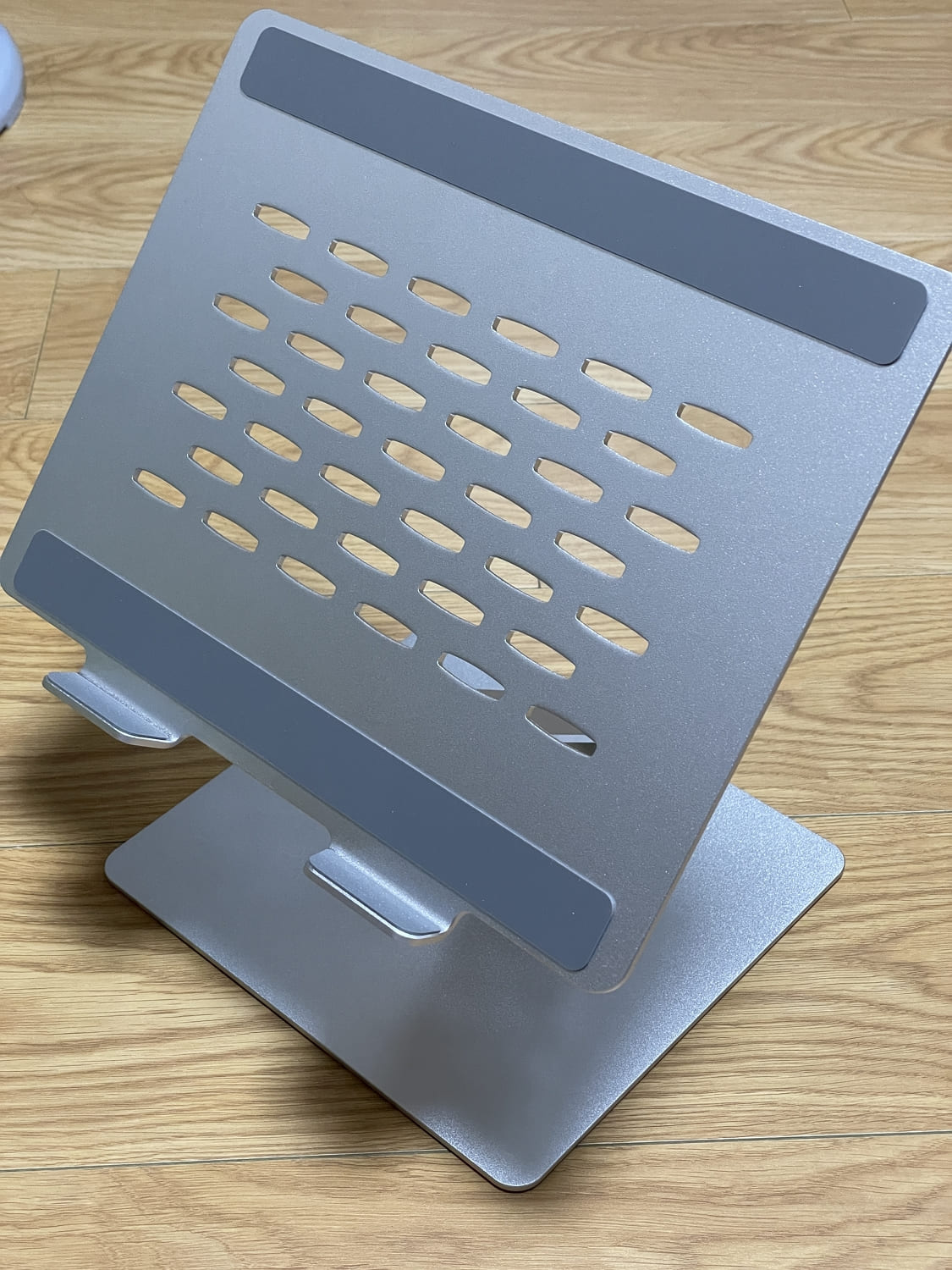 홈플래닛 노트북 거치대 모습