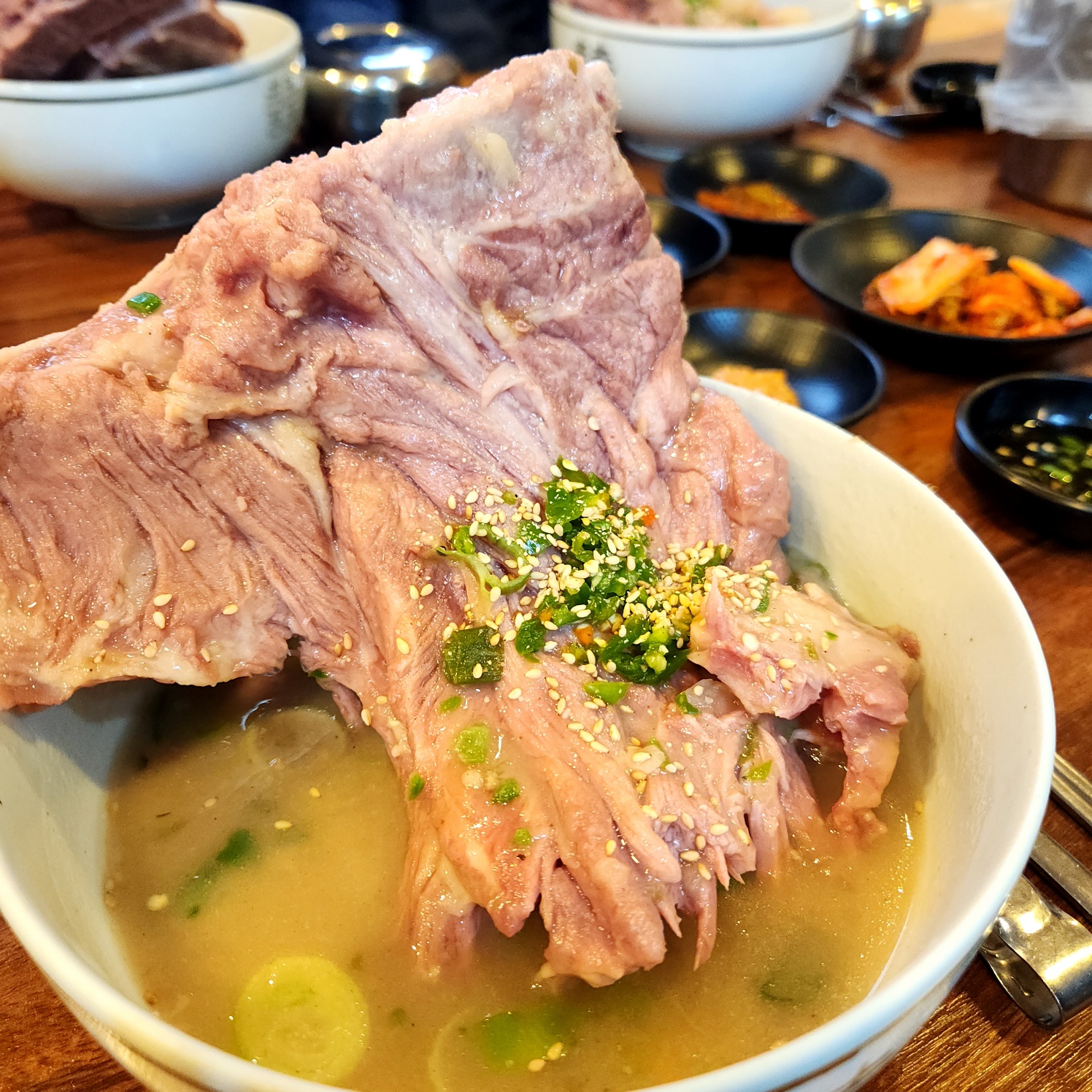 접짝뼈국 고기 사진