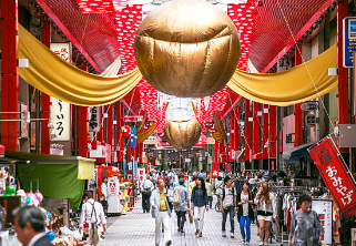 나고야성 근처의 시내 거리