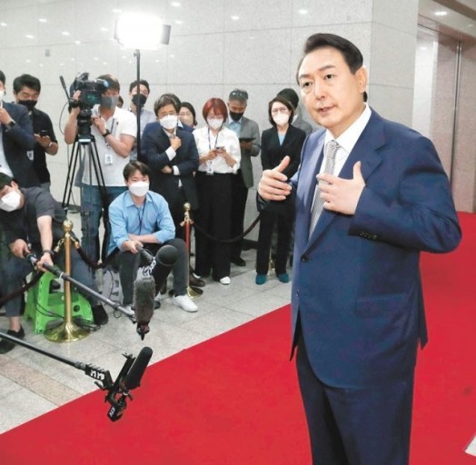 도어스테핑 재개