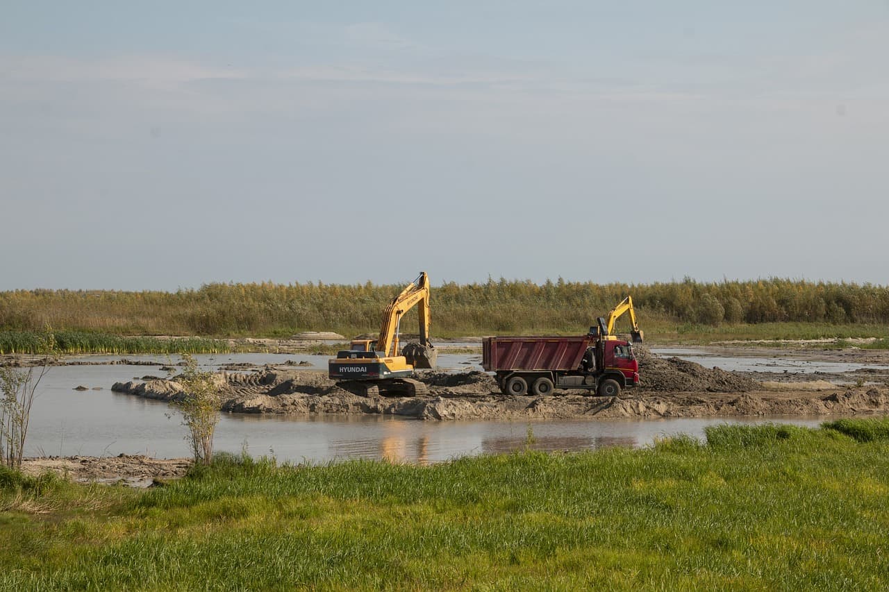 굴삭기 운전면허 취득 방법과 자격증 종류 한눈에 정리