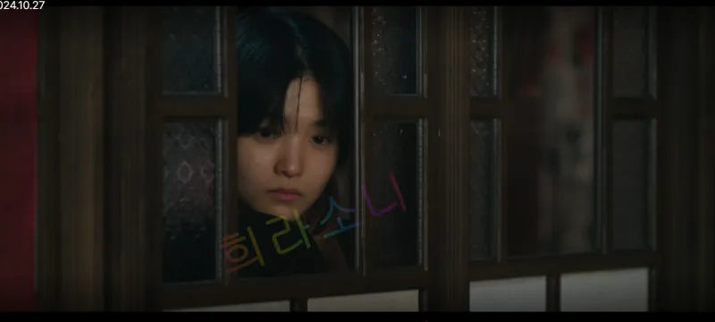 주란과 영서를 몰래 바라보는 정년.