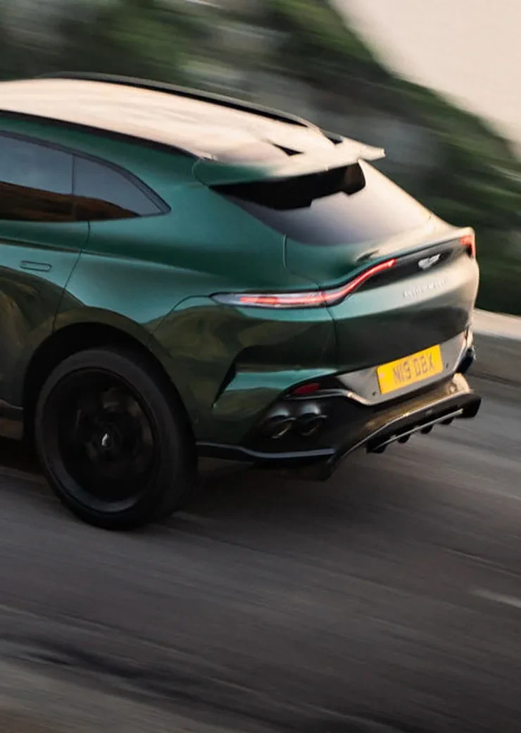 애스턴 마틴 DBX707