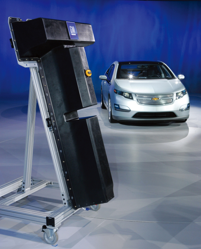 2009년 세계 최초 양산형 전기차인 GM 쉐보레 볼트에 공급하는 LG화학 배터리.