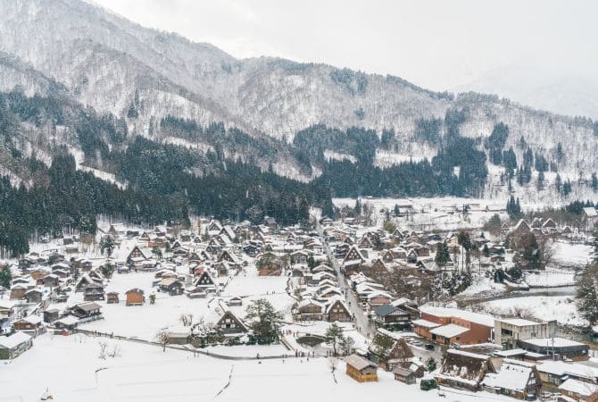 눈이 쌓인 시라카와고