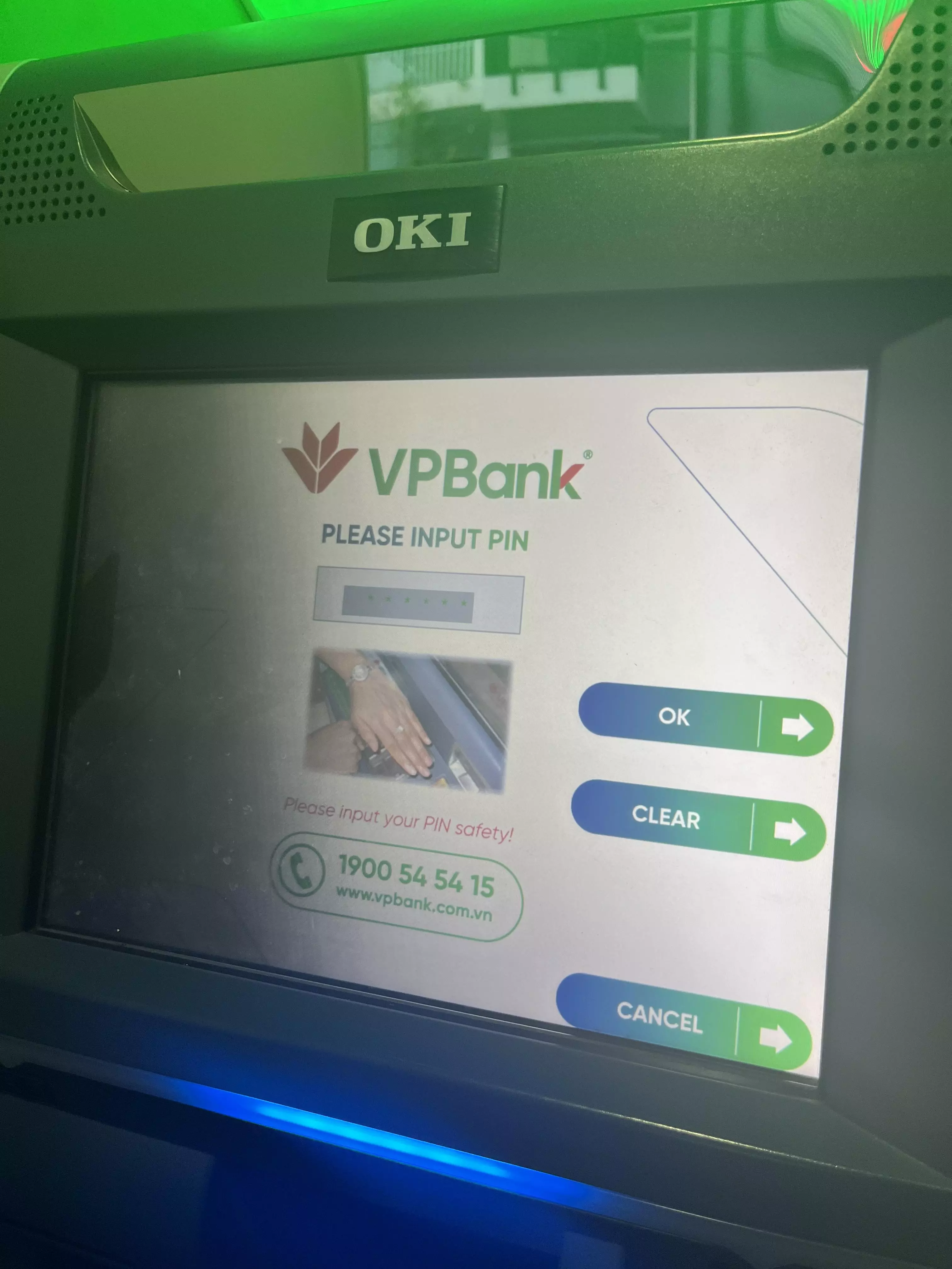 VPBank ATM 비밀번호 입력 화면