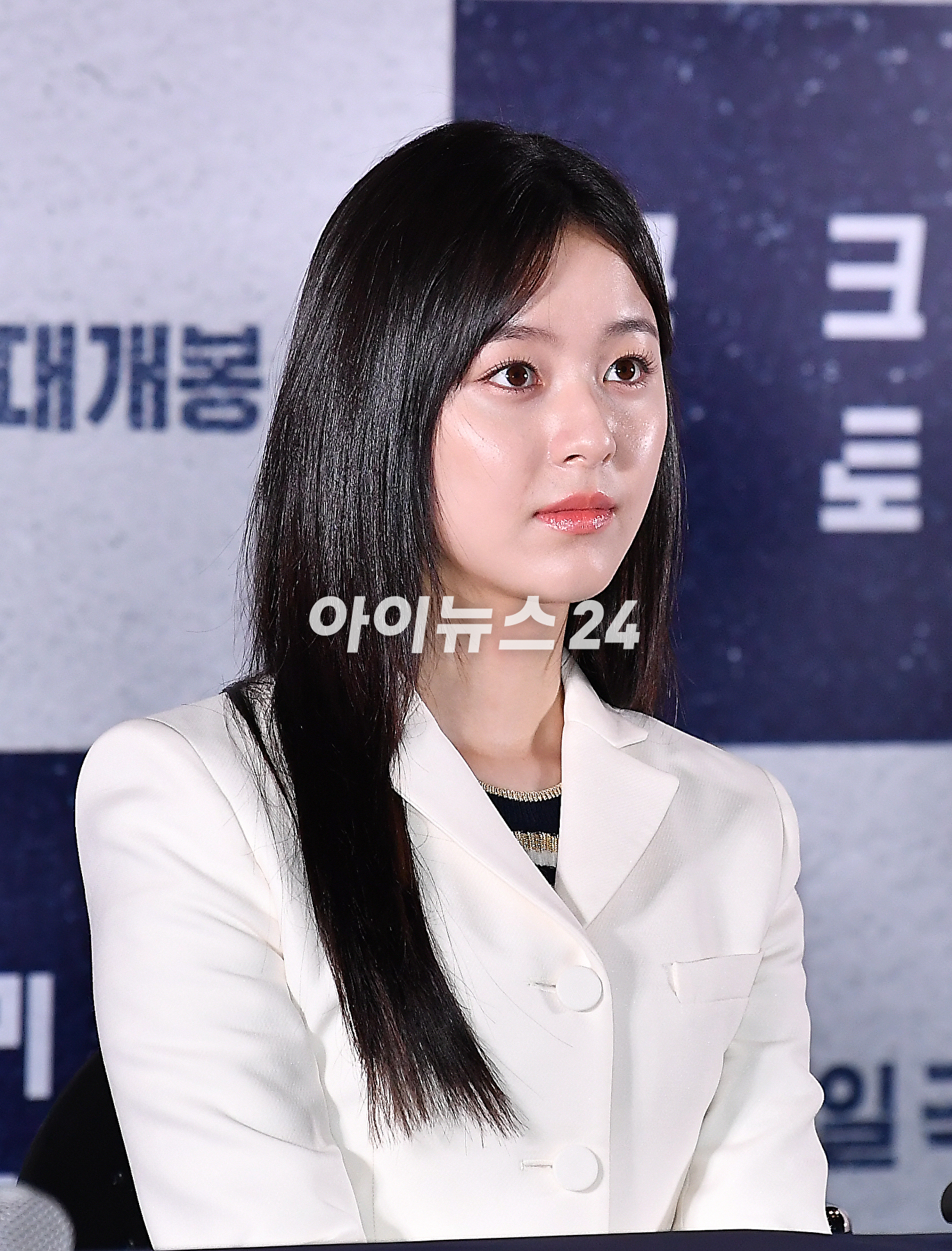 배우 박지후가 31일 오후 서울 송파구 롯데시네마 월드타워에서 열린 영화 '콘크리트 유토피아' 언론 시사회에서 포토타임을 갖고 있다. [사진=곽영래 기자]