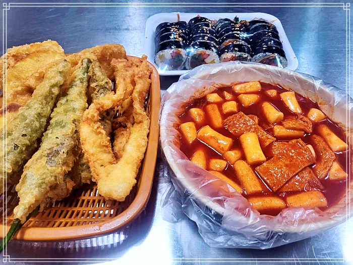 대구&#44; 월배 시장 맛집 28년 경력&#44; 억척 엄마의 수제 김말이 튀김&#44; 옛날떡볶이