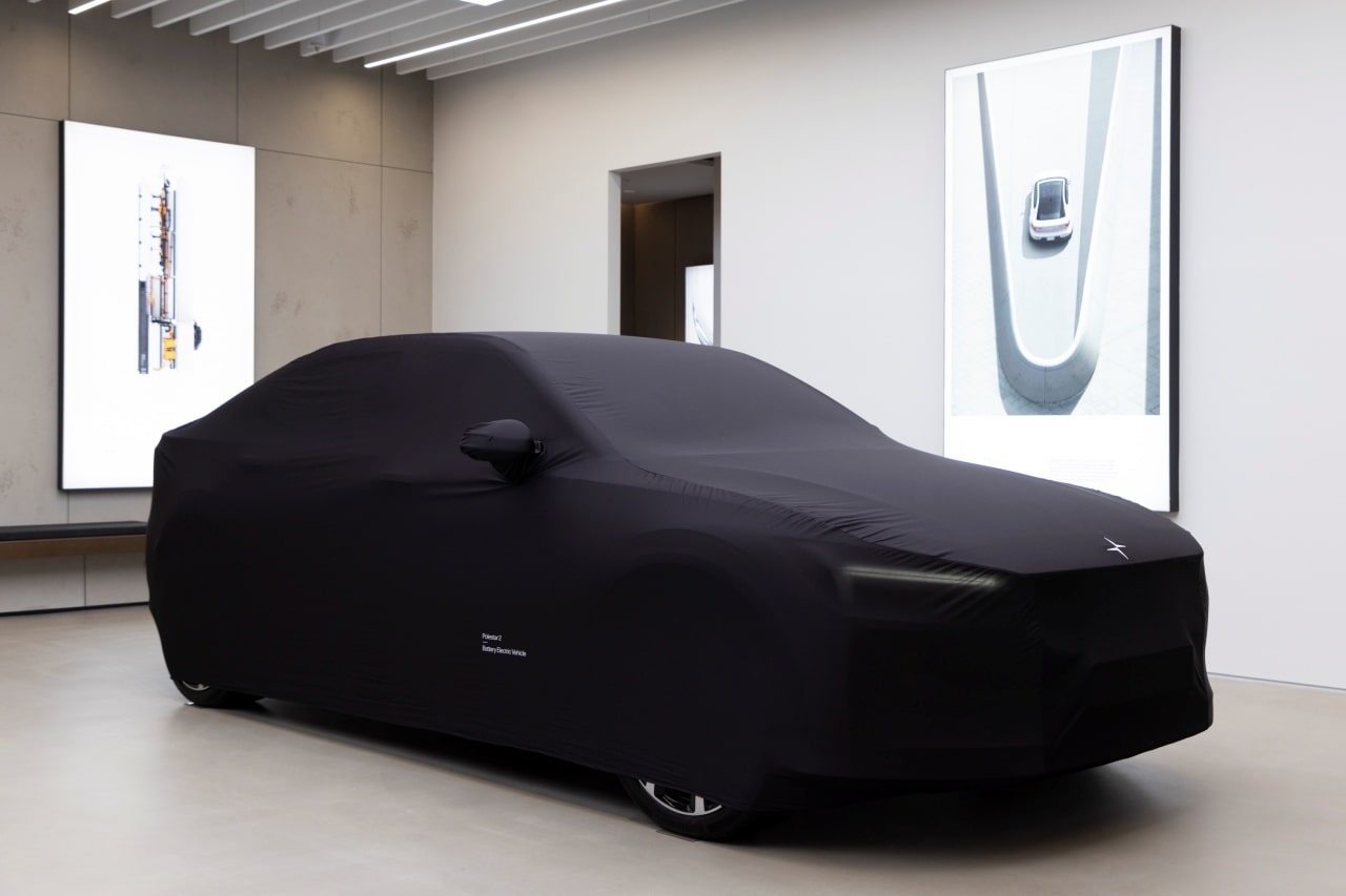 폴스타 스페이스 경기에 진열된 폴스타 2입니다.