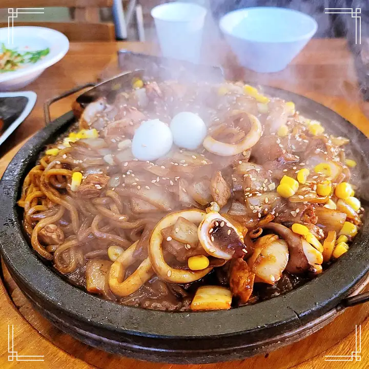 양념게장 돌짜장 돌판짜장 맛집 온천 실내데이트 코스 시몬스 침대 카페 별빛 정원 여행 이천 가볼만한 곳 추천 생방송투데이 오늘방송 떴다 동네방네