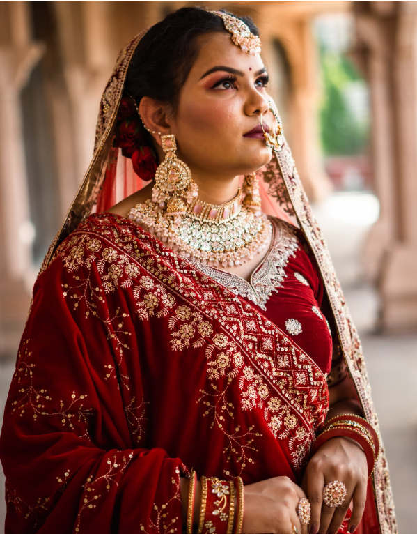 인도 전통의상을 입은 여자