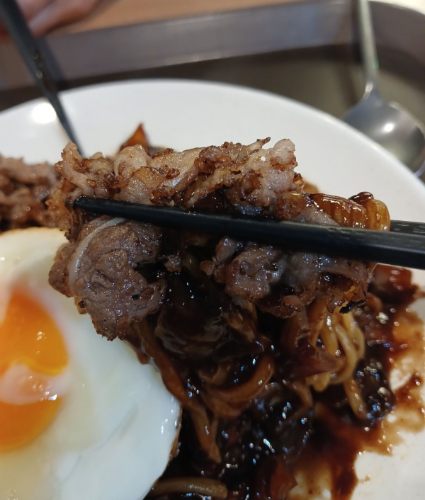 봉차우 쟁반짜장 한입