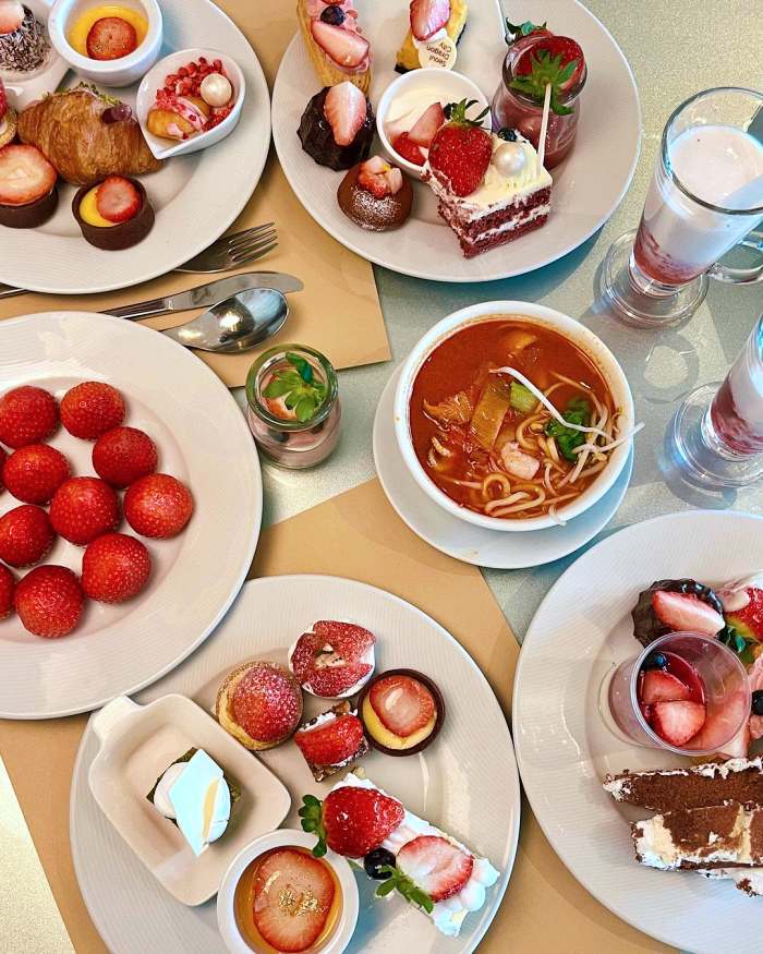 생방송투데이 용산 신용산 딸기 디저트 뷔페 맛집