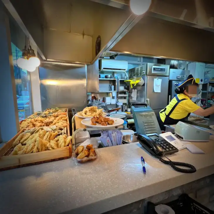 분식 튀김 자리 사진 입니다. 튀김 종류가 다양합니다.