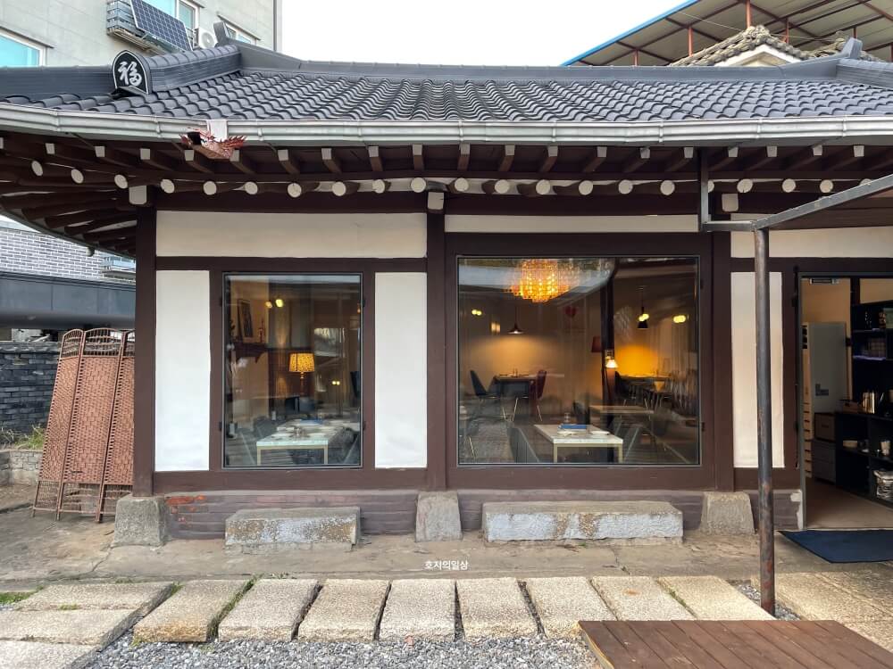 수원 행궁동 퓨전 음식 맛집 테이스팅 뮤지엄 - 실내석