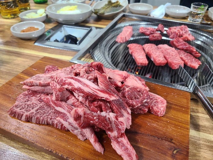 청통한우-식육식당-갈비살-등심