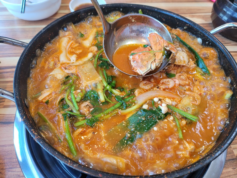 고모리 호수민물매운탕 메기참게매운탕