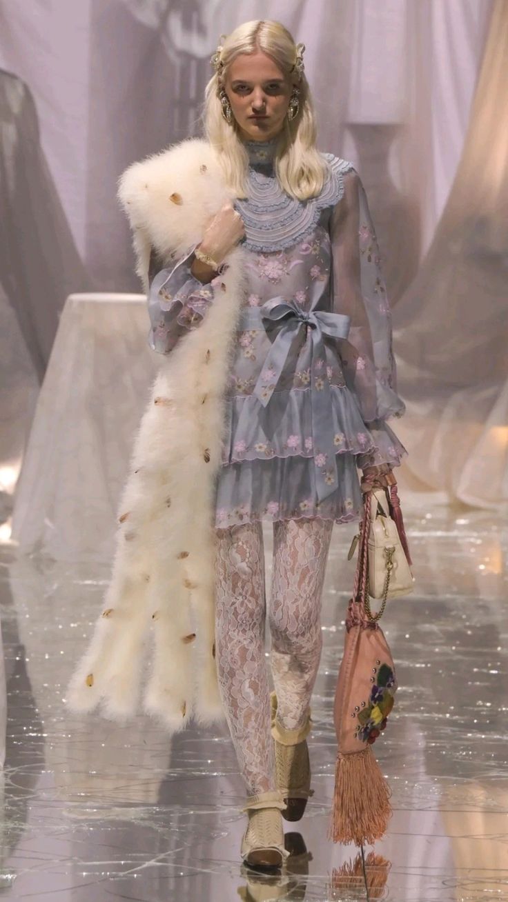 발렌티노 봄 컬렉션 레트로시크룩 2025년 S/S