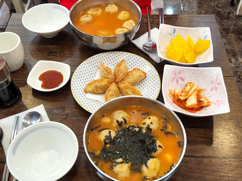 원조_고추만두국집_고추_만두국과_튀긴만두