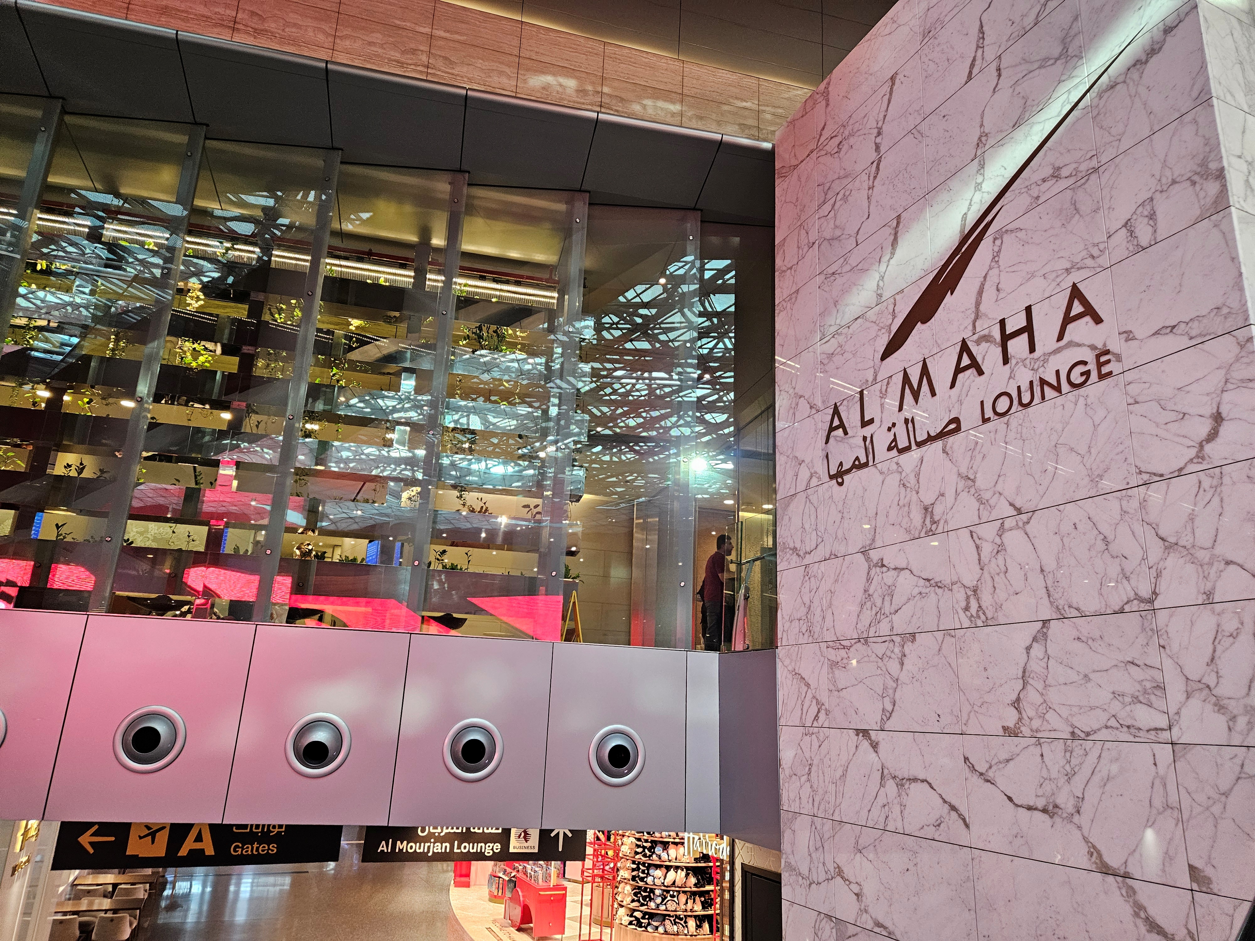 알마하-라운지-1층에서-바라보는-외관