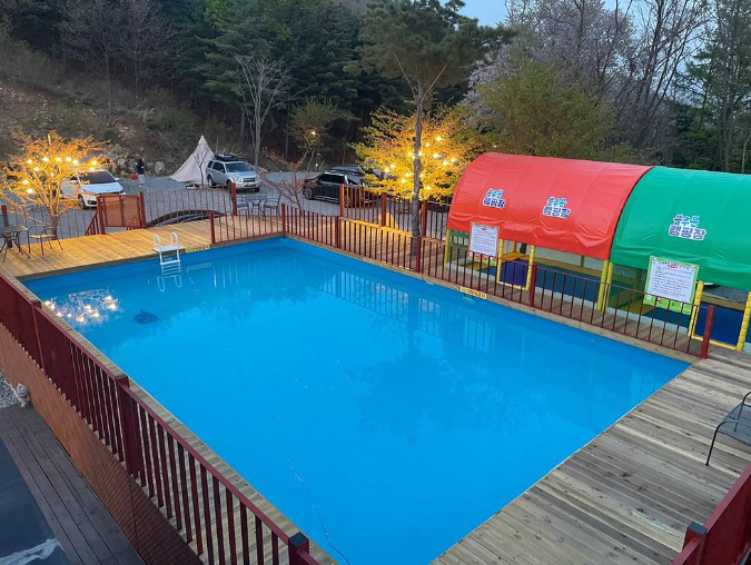 경기-가평-블루문-캠핑장-수영장-사진-입니다.