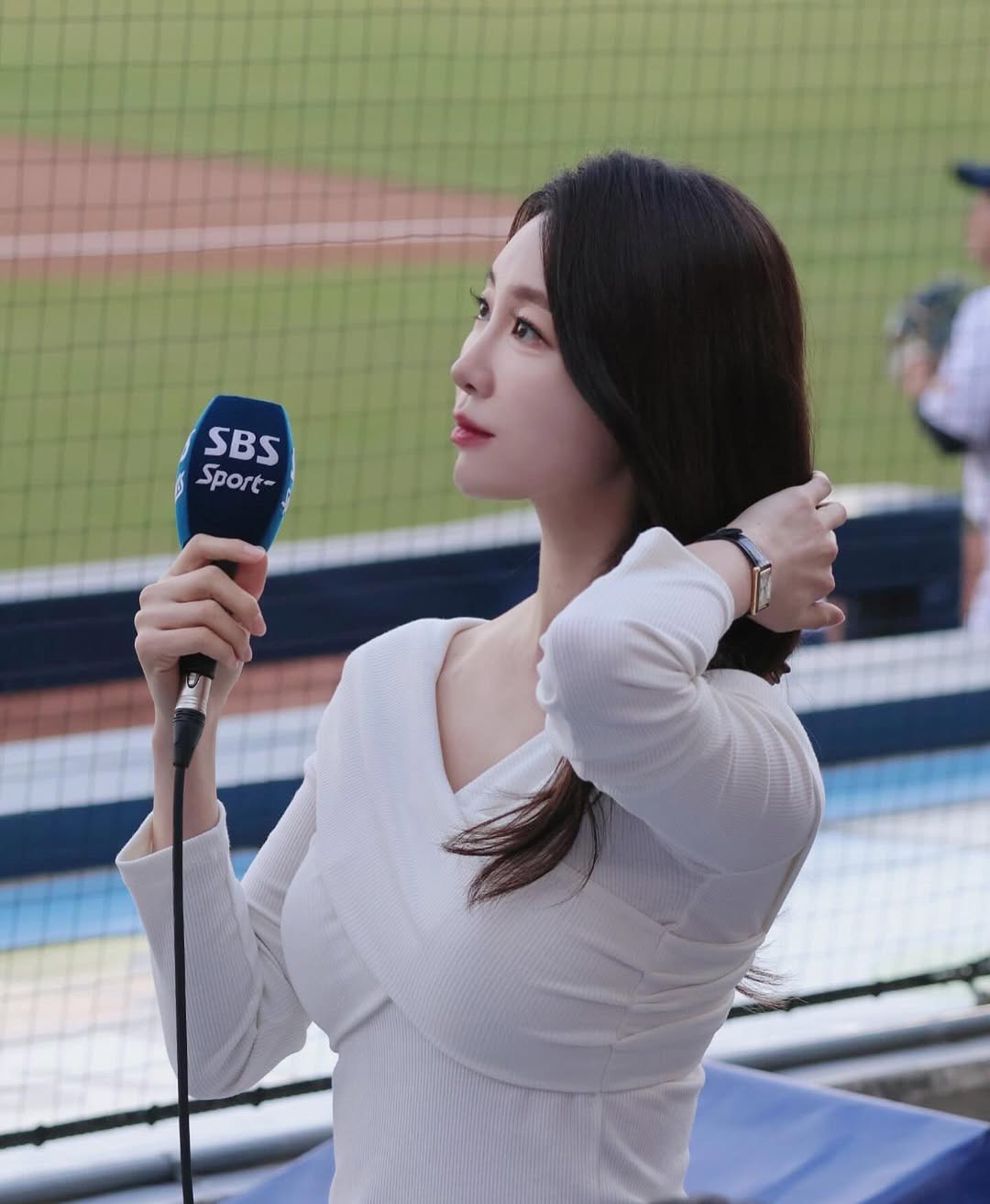 이지현 아나운서 야구 중계 사진