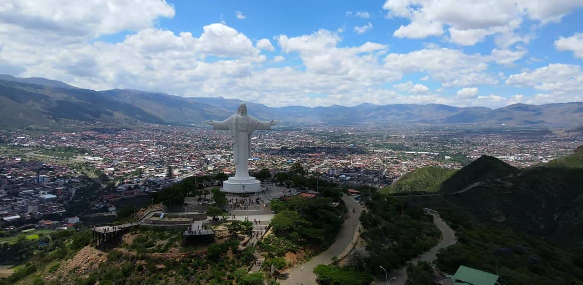 볼리비아 코차밤바의 세계 최대의 예수님상