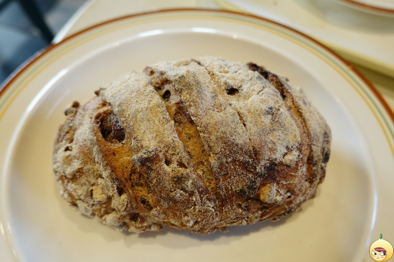 무화과호밀빵 앞면