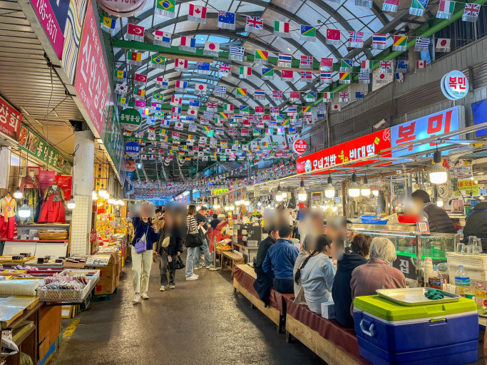 서울 광장시장 – 마약김밥부터 육회까지, 전통과 먹거리가 살아있는 시장