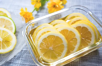 생강차에 넣을 레몬 손질하기